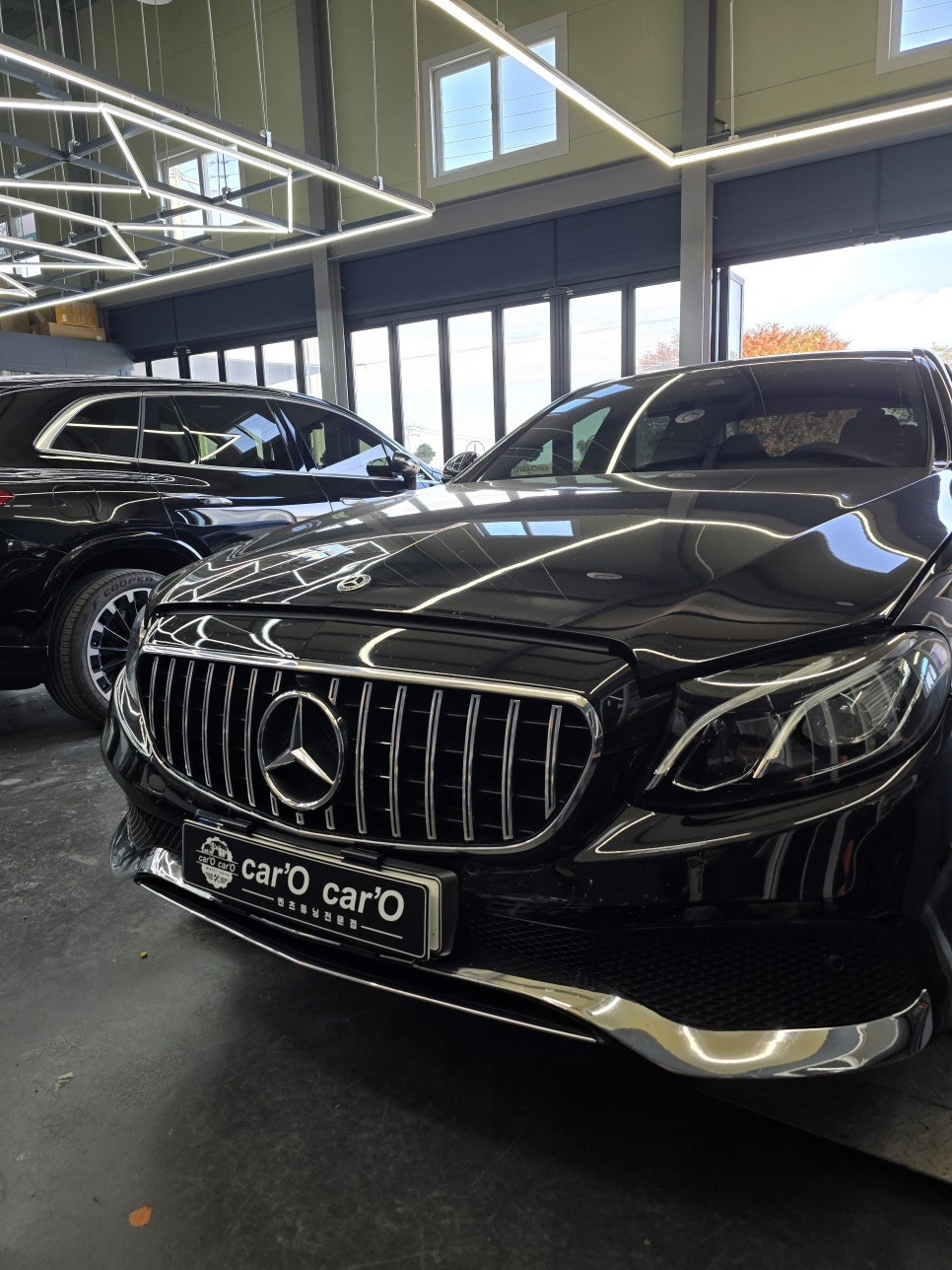 벤츠 e클래스 아방가르드 - 43amg 프론트 범퍼 교체 " 벤츠의 변신은 무죄 !! "
