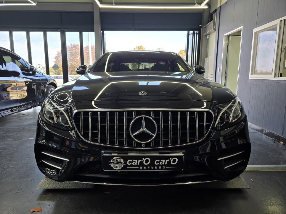 벤츠 e클래스 아방가르드 - 43amg 프론트 범퍼 교체 " 벤츠의 변신은 무죄 !! "