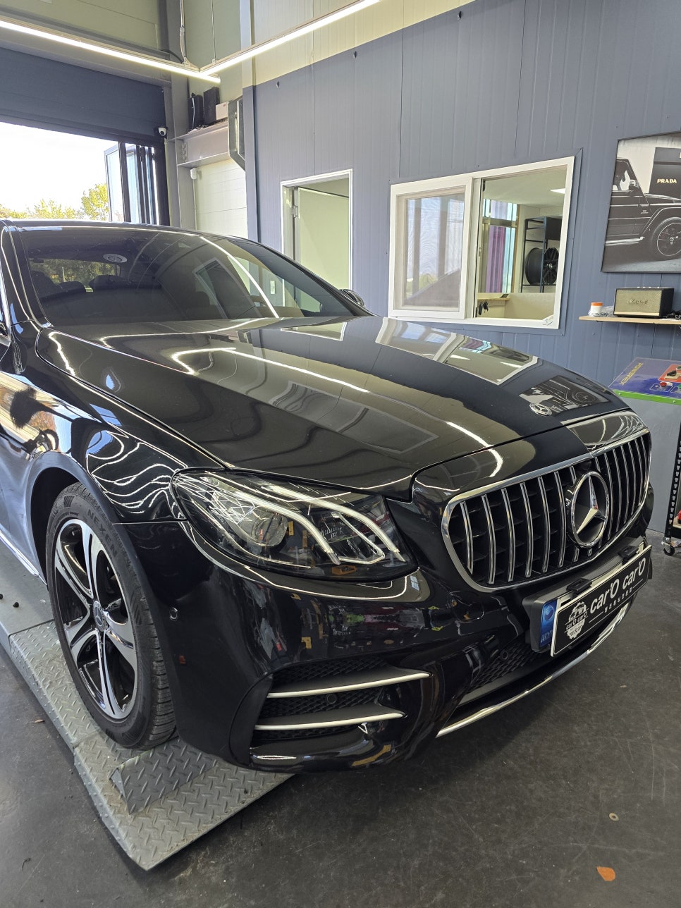 벤츠 e클래스 아방가르드 - 43amg 프론트 범퍼 교체 " 벤츠의 변신은 무죄 !! "