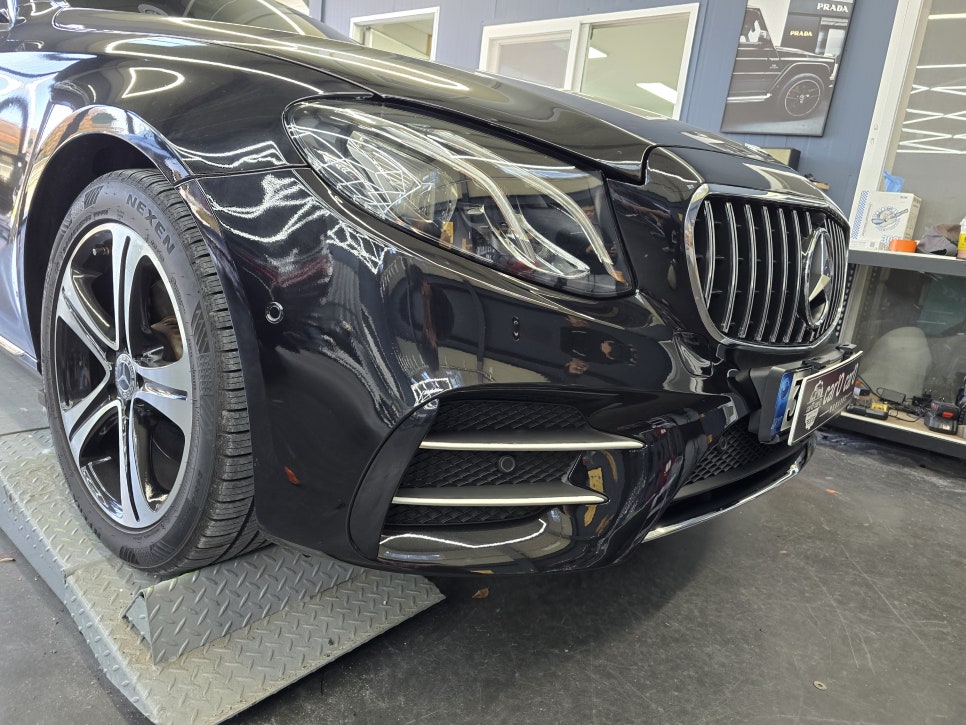 벤츠 e클래스 아방가르드 - 43amg 프론트 범퍼 교체 " 벤츠의 변신은 무죄 !! "