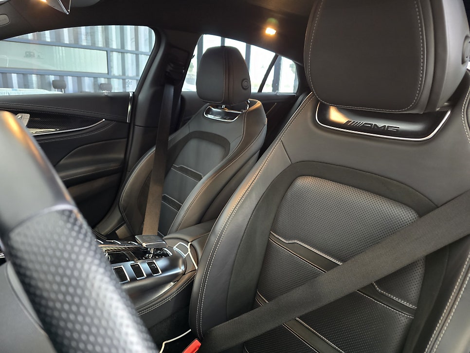 광주 벤츠 레트로핏 ] 벤츠 gt43amg - 포인트로 제격인 " 컬러 안전벨트 " 레드컬러로 압도적 존재감 !!!
