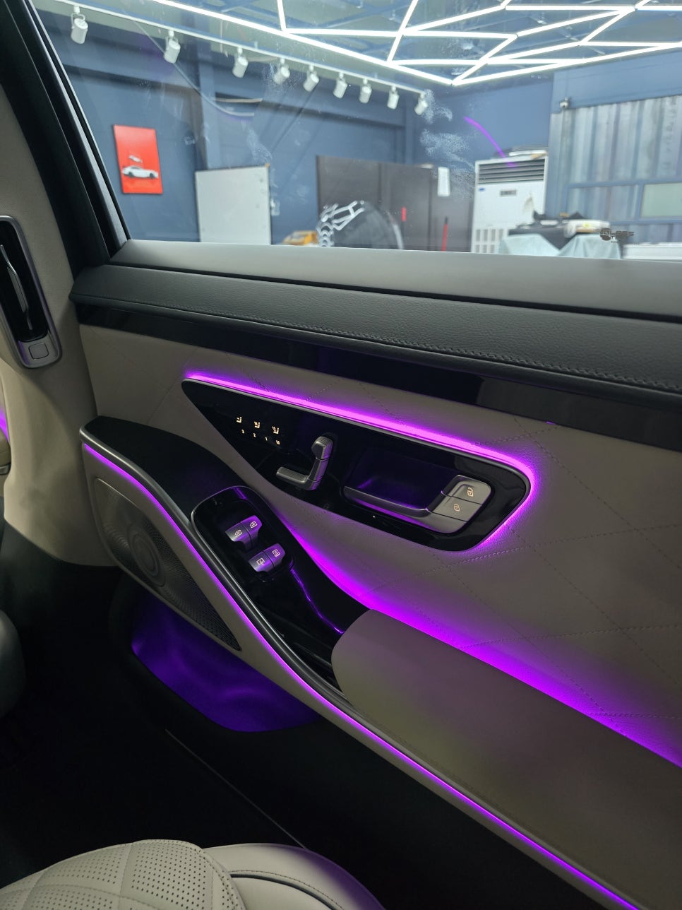 광주 벤츠 엠비언트 ] 벤츠 w223 s450 - 액티브 엠비언트 ,천장 부메스터, 4d 부메스터 " 이것이 진정한 벤츠 실내 인테리어의 완성 !"