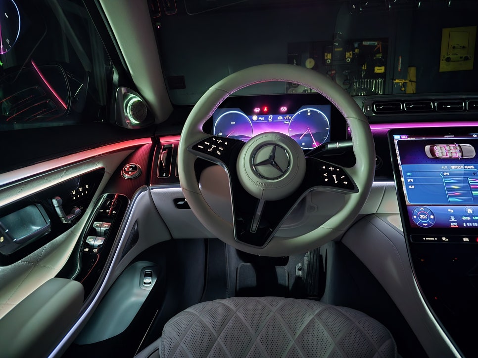 광주 벤츠 엠비언트 ] 벤츠 w223 s450 - 액티브 엠비언트 ,천장 부메스터, 4d 부메스터 " 이것이 진정한 벤츠 실내 인테리어의 완성 !"