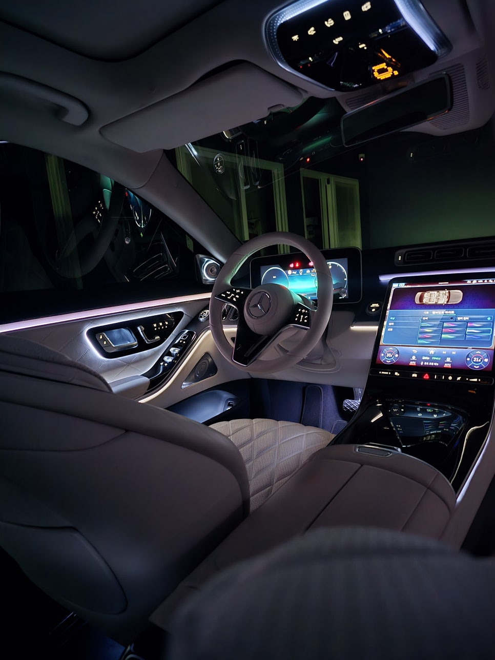 광주 벤츠 엠비언트 ] 벤츠 w223 s450 - 액티브 엠비언트 ,천장 부메스터, 4d 부메스터 " 이것이 진정한 벤츠 실내 인테리어의 완성 !"