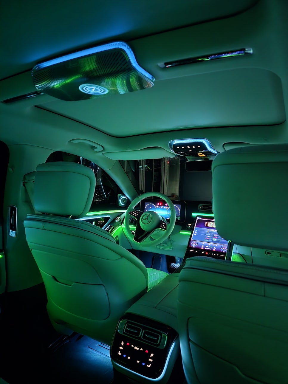 광주 벤츠 엠비언트 ] 벤츠 w223 s450 - 액티브 엠비언트 ,천장 부메스터, 4d 부메스터 " 이것이 진정한 벤츠 실내 인테리어의 완성 !"
