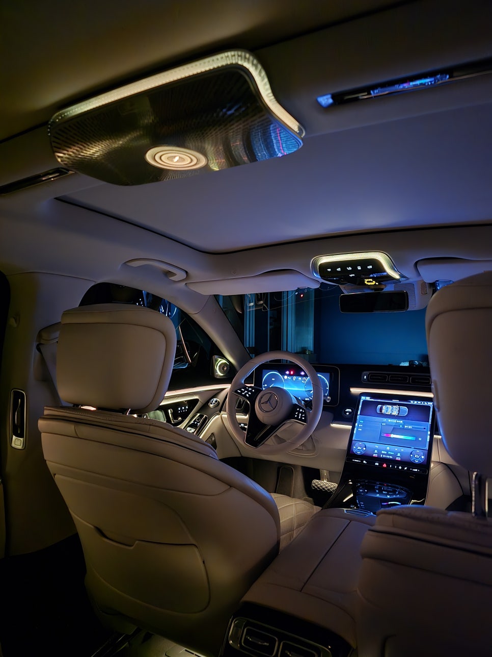 광주 벤츠 엠비언트 ] 벤츠 w223 s450 - 액티브 엠비언트 ,천장 부메스터, 4d 부메스터 " 이것이 진정한 벤츠 실내 인테리어의 완성 !"