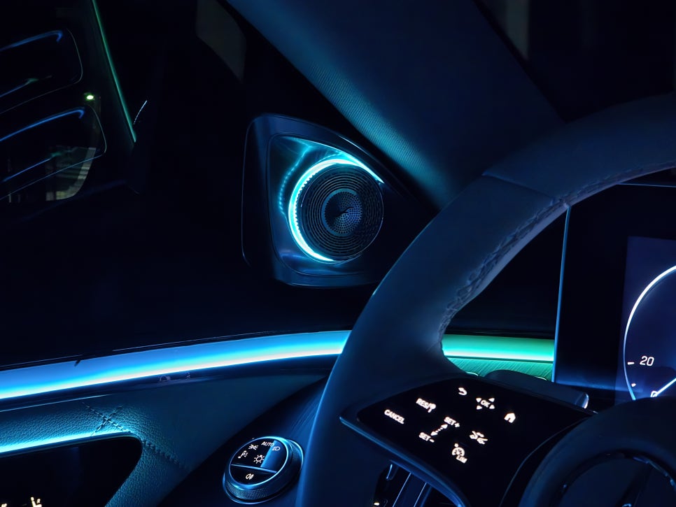 광주 벤츠 엠비언트 ] 벤츠 w223 s450 - 액티브 엠비언트 ,천장 부메스터, 4d 부메스터 " 이것이 진정한 벤츠 실내 인테리어의 완성 !"