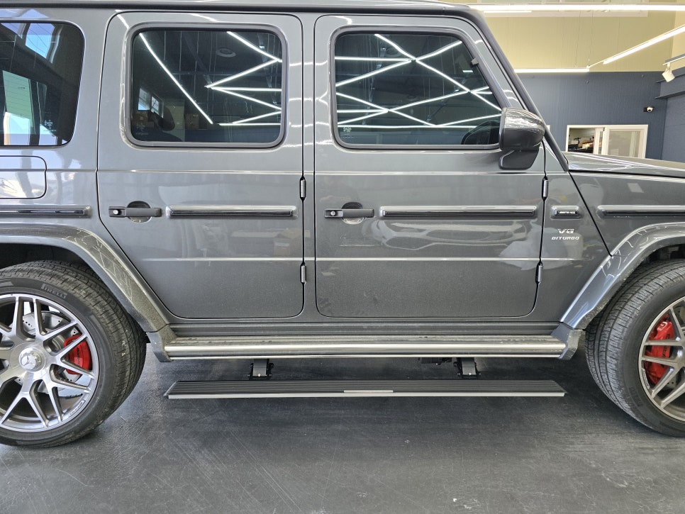 전남 광주 벤츠 지바겐 튜닝 1등 샵 ] 벤츠 g63amg - 전동 발판으로 편안한 승하차!   " 전동 사이드 스텝 "