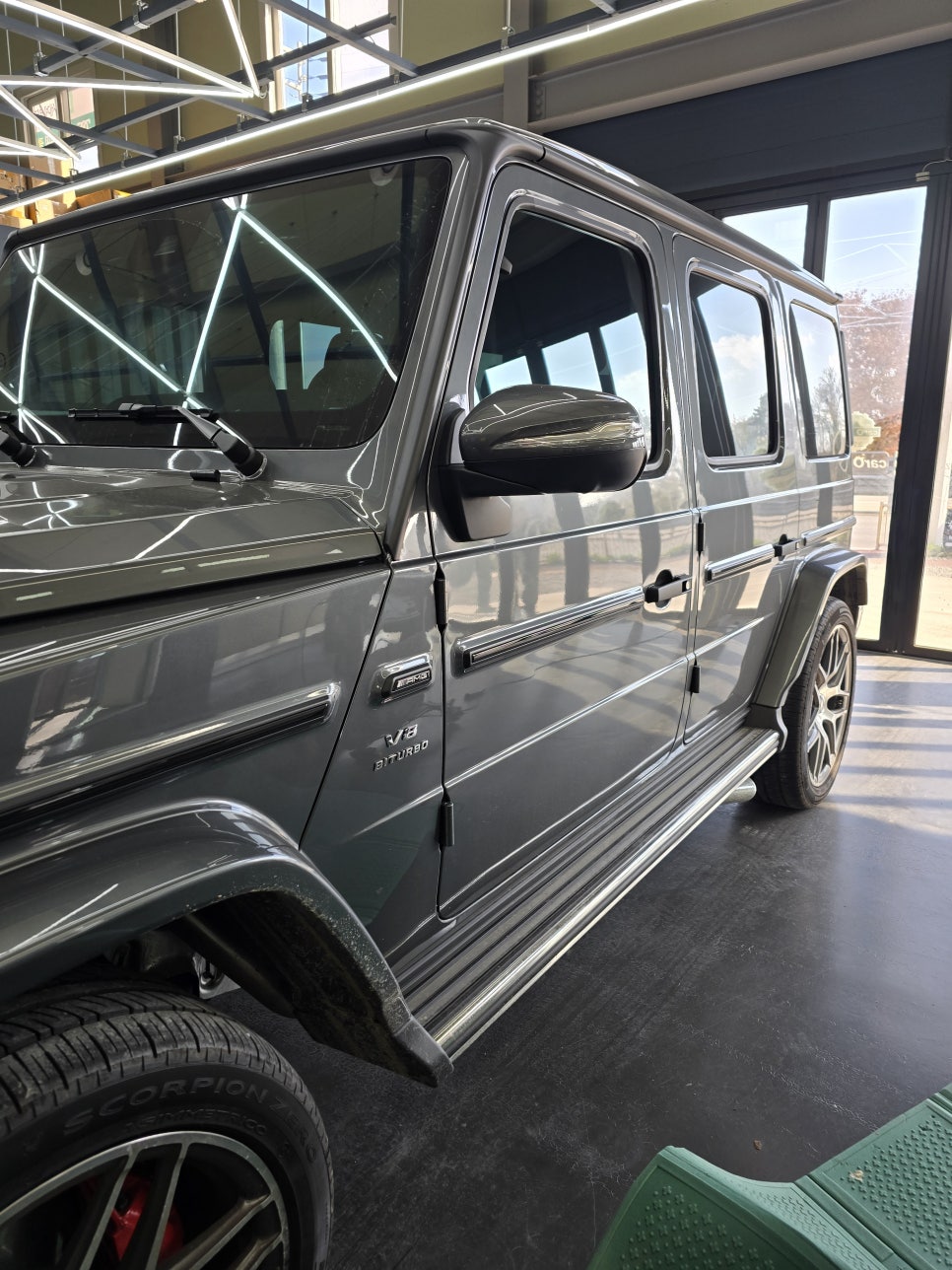 전남 광주 벤츠 지바겐 튜닝 1등 샵 ] 벤츠 g63amg - 전동 발판으로 편안한 승하차!   " 전동 사이드 스텝 "