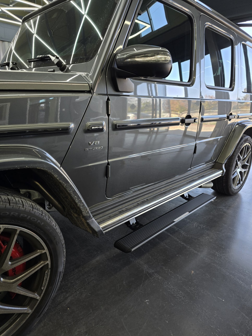 전남 광주 벤츠 지바겐 튜닝 1등 샵 ] 벤츠 g63amg - 전동 발판으로 편안한 승하차!   " 전동 사이드 스텝 "