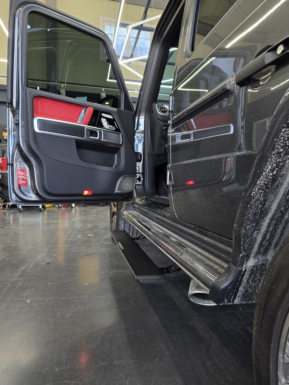 전남 광주 벤츠 지바겐 튜닝 1등 샵 ] 벤츠 g63amg - 전동 발판으로 편안한 승하차!   " 전동 사이드 스텝 "