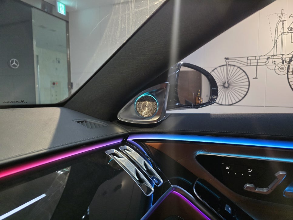 군산 출장 ] 벤츠 S500 - 액티브 엠비언트, 4d 부메스터는 참을 수 없지~~!!  완벽한 인테리어를 위한 최상의 선택 !!