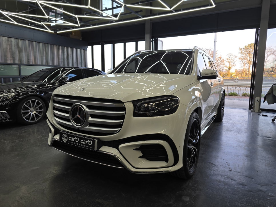 벤츠 gls580 - 마이바흐st 전동스텝 " 사이드스커트 동일 색상 도장으로 일체감있게 "