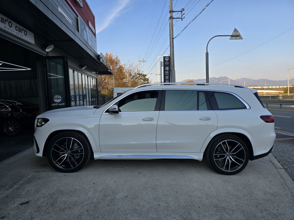 벤츠 gls580 - 마이바흐st 전동스텝 " 사이드스커트 동일 색상 도장으로 일체감있게 "