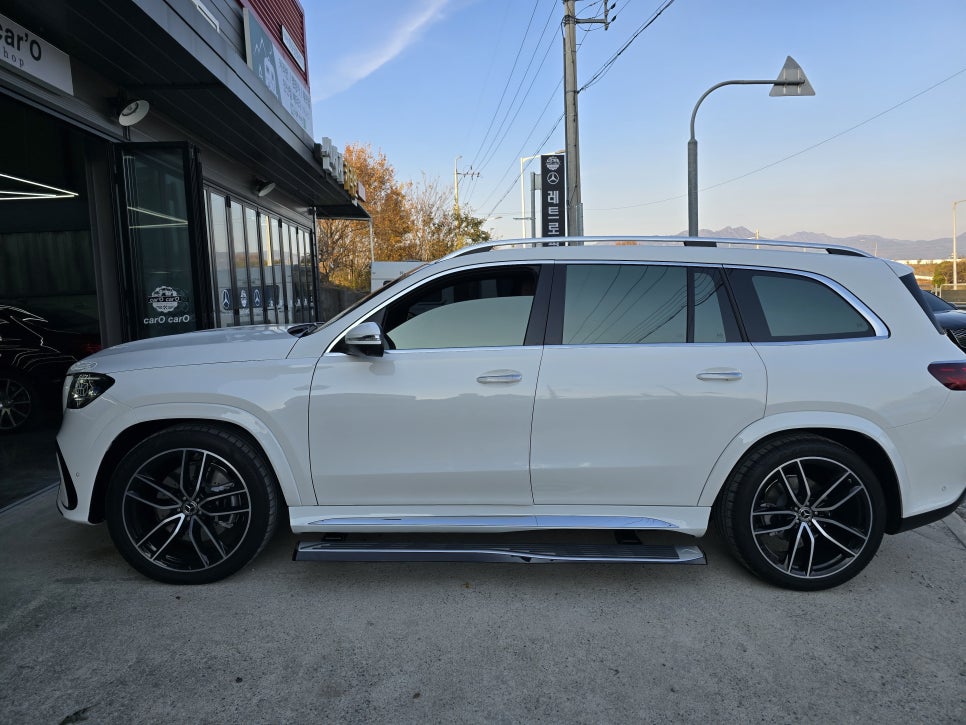 벤츠 gls580 - 마이바흐st 전동스텝 " 사이드스커트 동일 색상 도장으로 일체감있게 "