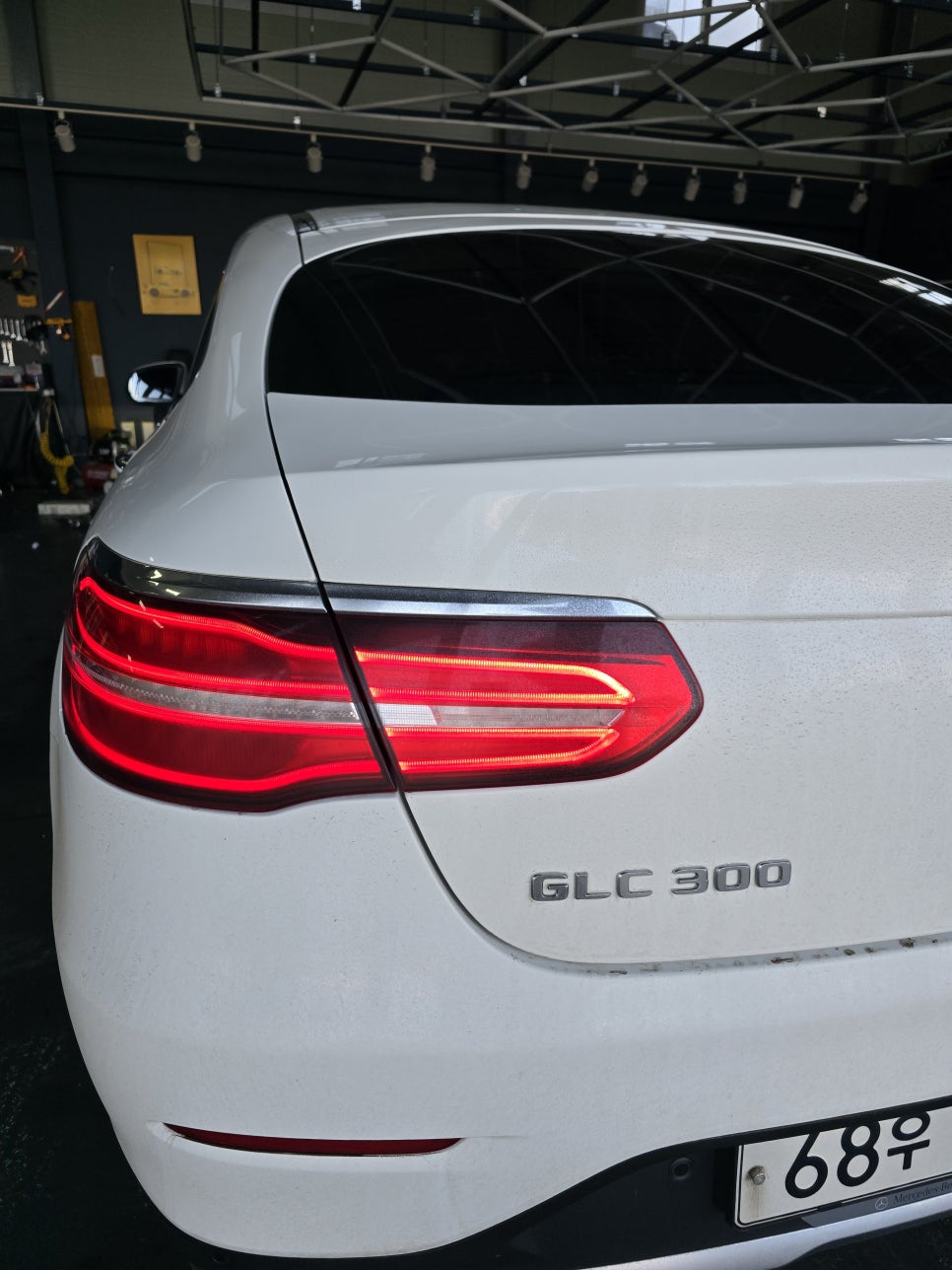 벤츠 glc300 - 64색 업그레이드, 송풍구 & 데시보드 엠비언트 " 컬러감 가득한 실내 인테리어 "
