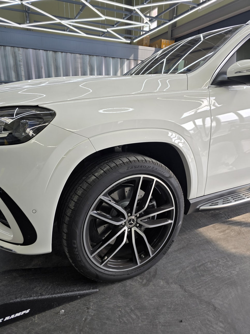 벤츠 gls580 - 마이바흐 23인치 단조휠, 전동사이드 스텝, 페달,손목거치대