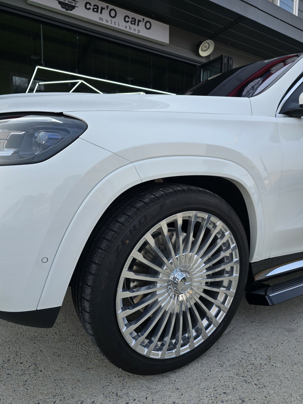 벤츠 gls580 - 마이바흐 23인치 단조휠, 전동사이드 스텝, 페달,손목거치대