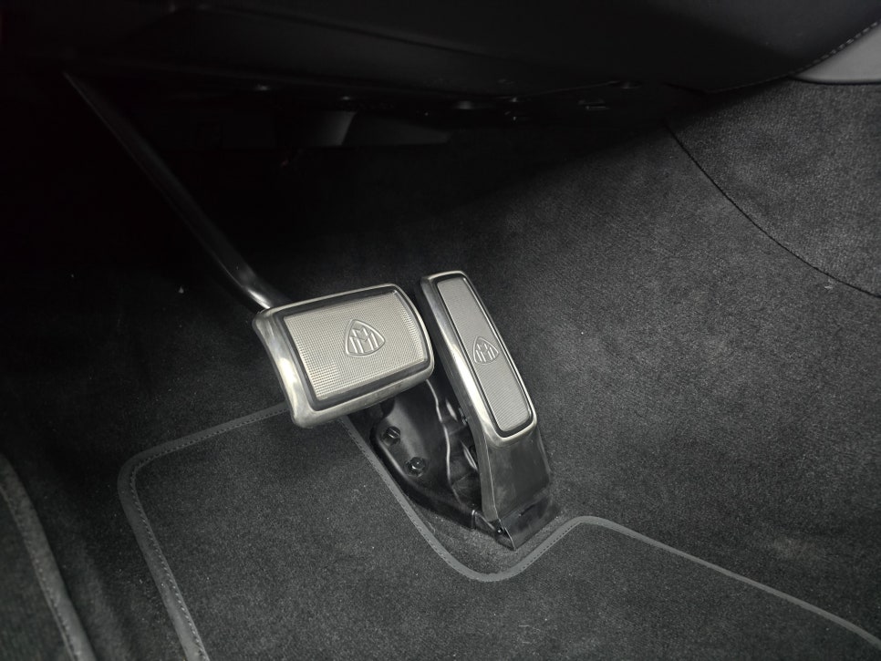 벤츠 gls580 - 마이바흐 23인치 단조휠, 전동사이드 스텝, 페달,손목거치대