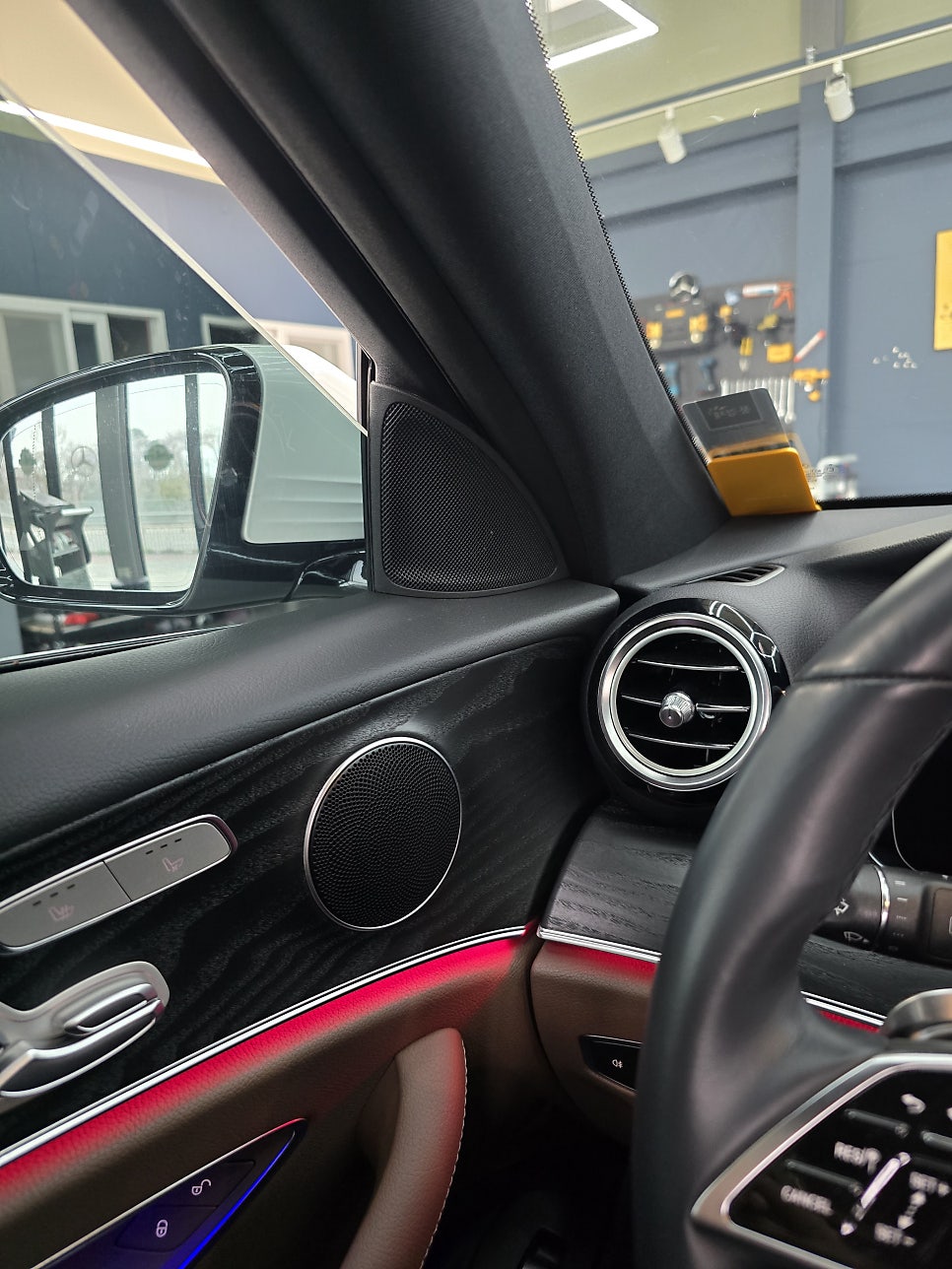 벤츠 w213 e250 - 송풍구 엠비언트 & 3d 부메스터 set 시공