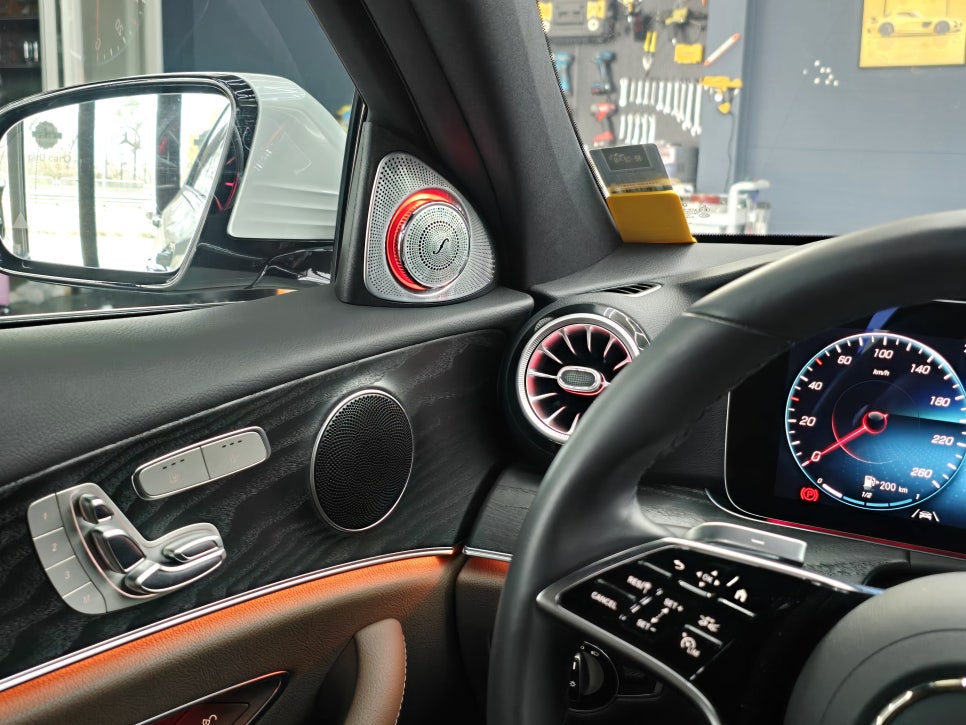 벤츠 w213 e250 - 송풍구 엠비언트 & 3d 부메스터 set 시공