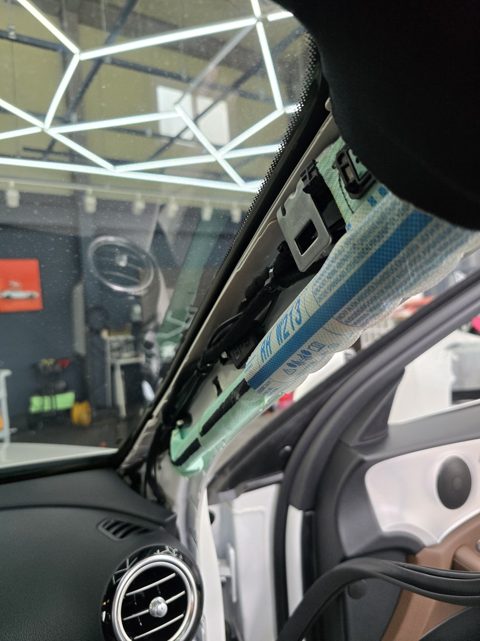 광주 벤츠 블랙박스 전문점 ] 벤츠 e250 - 아이나비 qxd1, 에코파워팩 s12   " 주차 녹화도 가능합니다 !! "