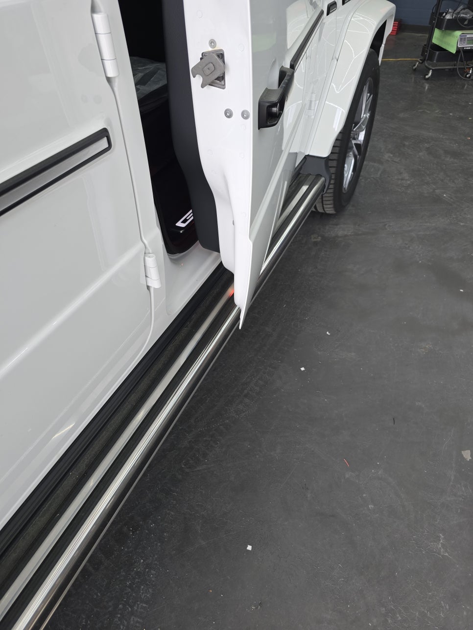 전남, 광주 벤츠 레트로핏 전문시공 업체 ] 벤츠 G450d - 전동 사이드스텝 (롱 &롱)   " 편의를 위한 옵션, 동승자를 위한 배려가 가득~"