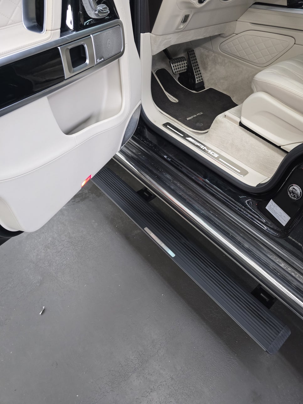 벤츠g63amg - 전동 사이드 스텝 시공은 필수죠 !!!