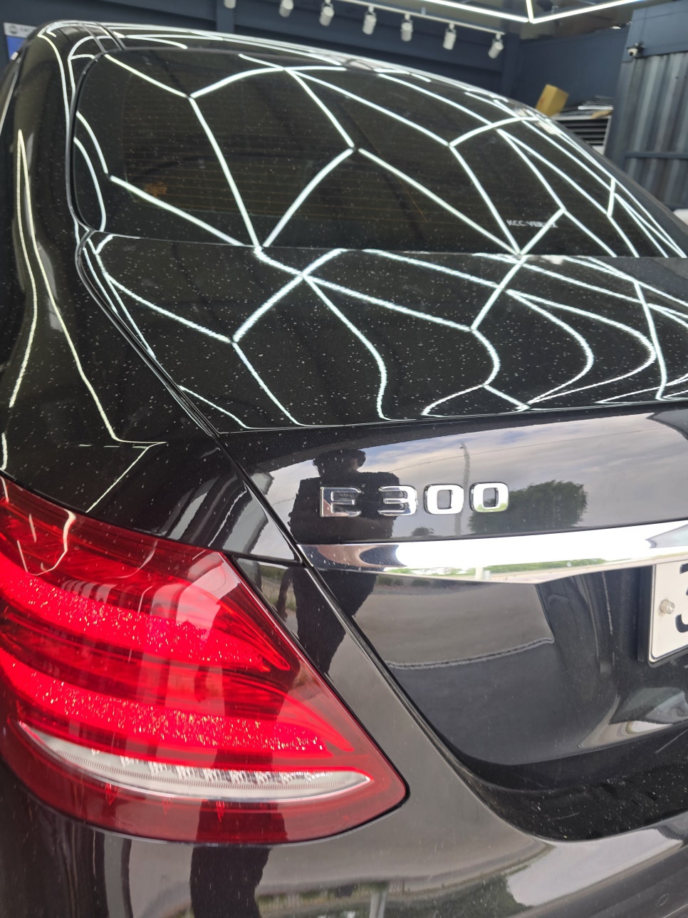 광주 벤츠 블랙박스 전문시공업체 ] 벤츠 E300 " 블랙박스 & 보조배터리 " - 파인뷰 lxq600, 에코 파워팩 s12 시공으로 내 차 지키기 !!!