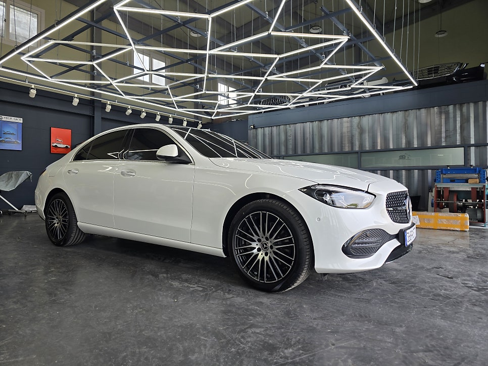 광주 벤츠레트로핏 전문 시공업체 카오카오 ] 벤츠 w206 c200 - 정품어라운드뷰, 다이아몬드 그릴   " 쉽고 안전한 주차를 위한 시공 "