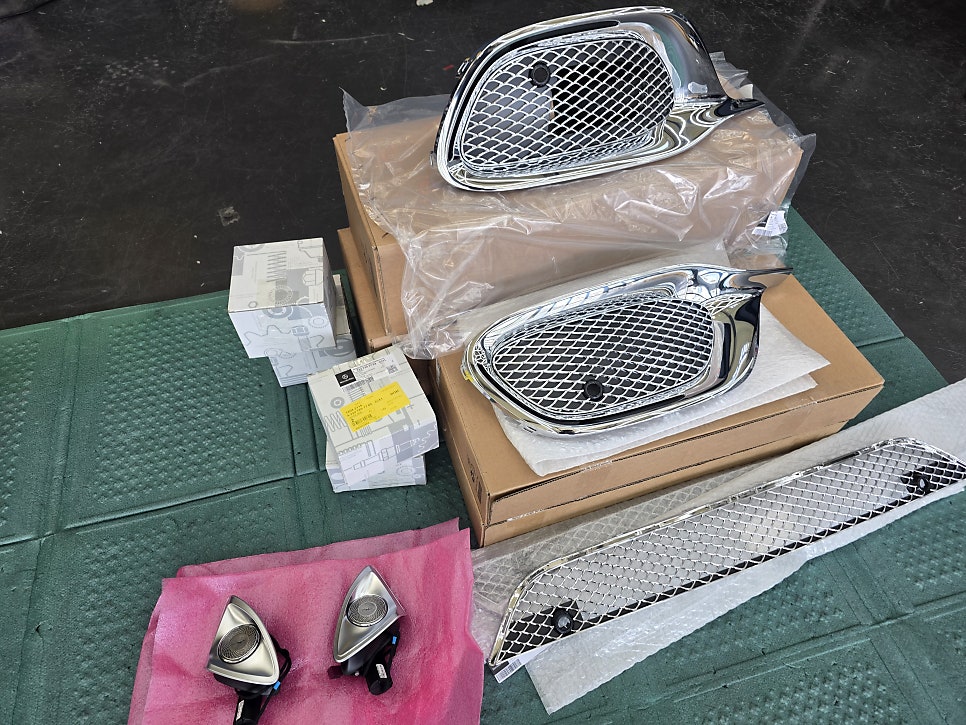 벤츠 s580 마이바흐 - 680 하단 크롬 몰딩 & 정품 4d 부메스터 " 2대 동시 시공 "