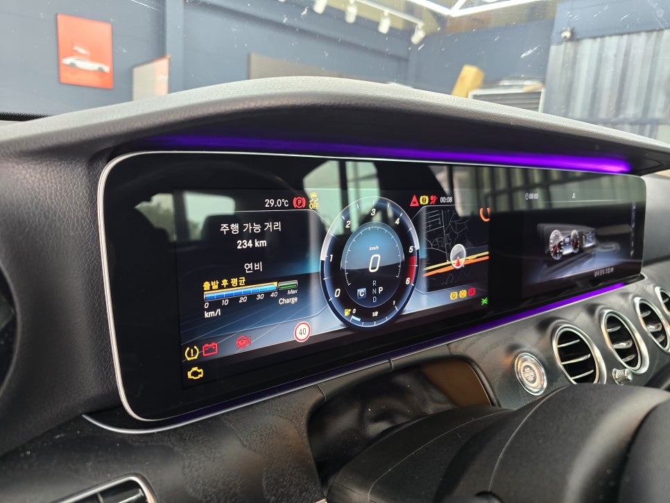 광주 벤츠레트로핏 전문업체 ] 벤츠 e220d - 와이드 콕핏