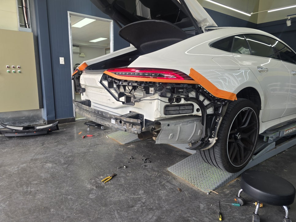 벤츠 Gt43 -> Gt63 블랙 디퓨저, 머플러팁 교체