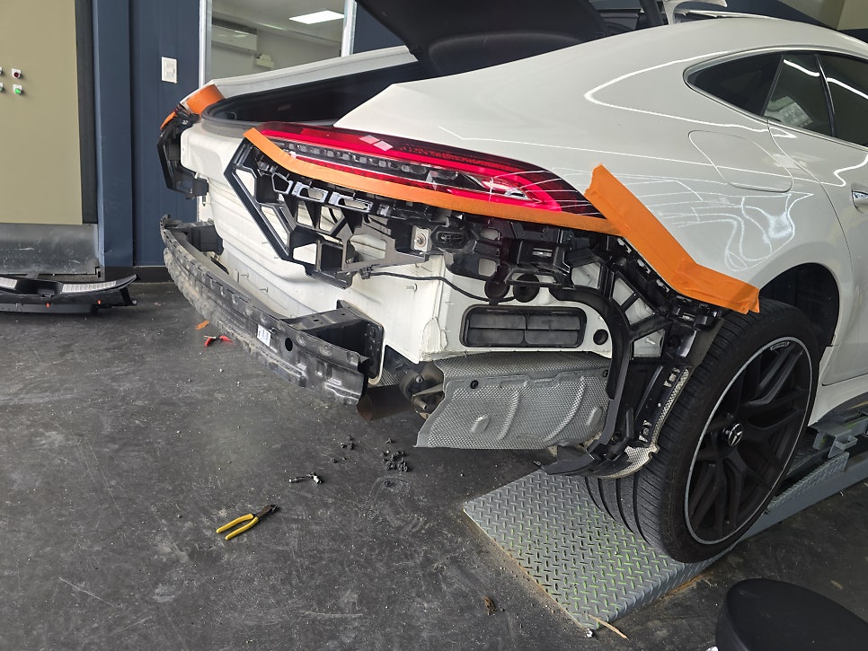 벤츠 Gt43 -> Gt63 블랙 디퓨저, 머플러팁 교체