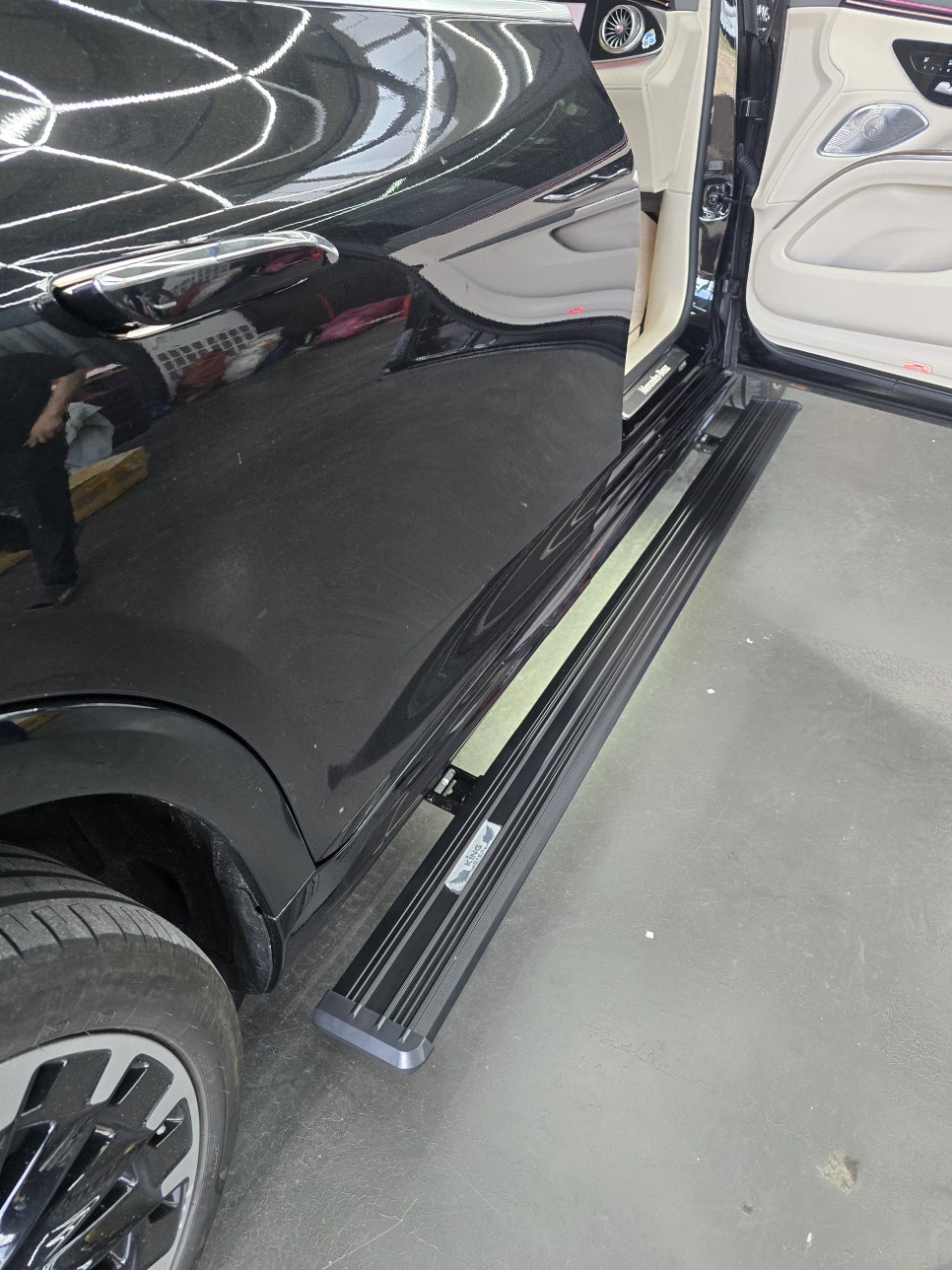 벤츠 eqs suv - 킹스텝 전동사이드 발판 " 편리한 승하차 "