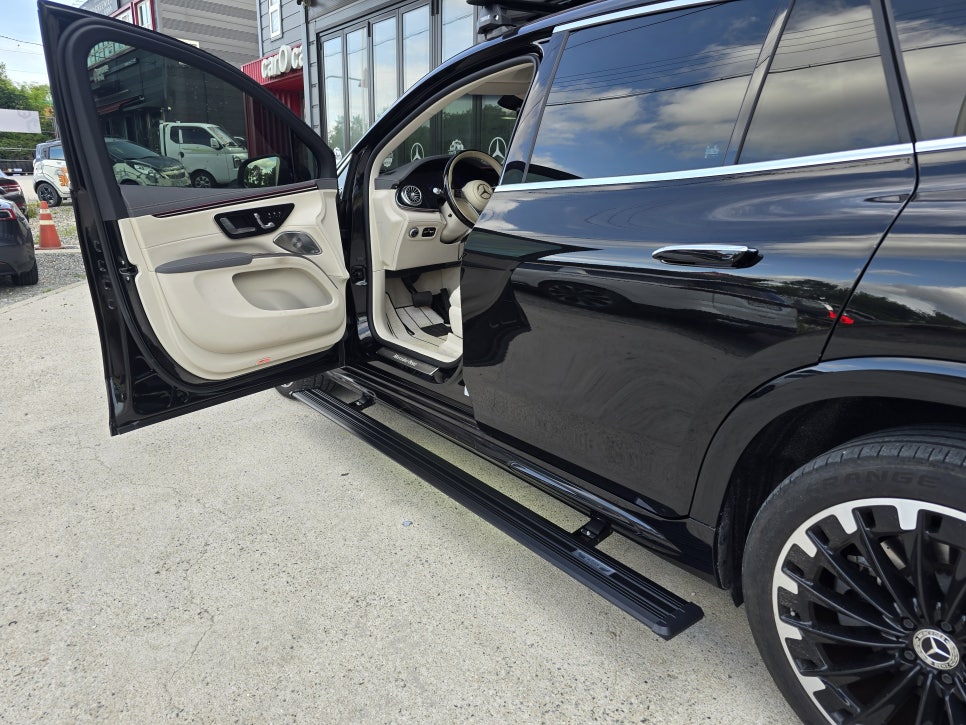 벤츠 eqs suv - 킹스텝 전동사이드 발판 " 편리한 승하차 "
