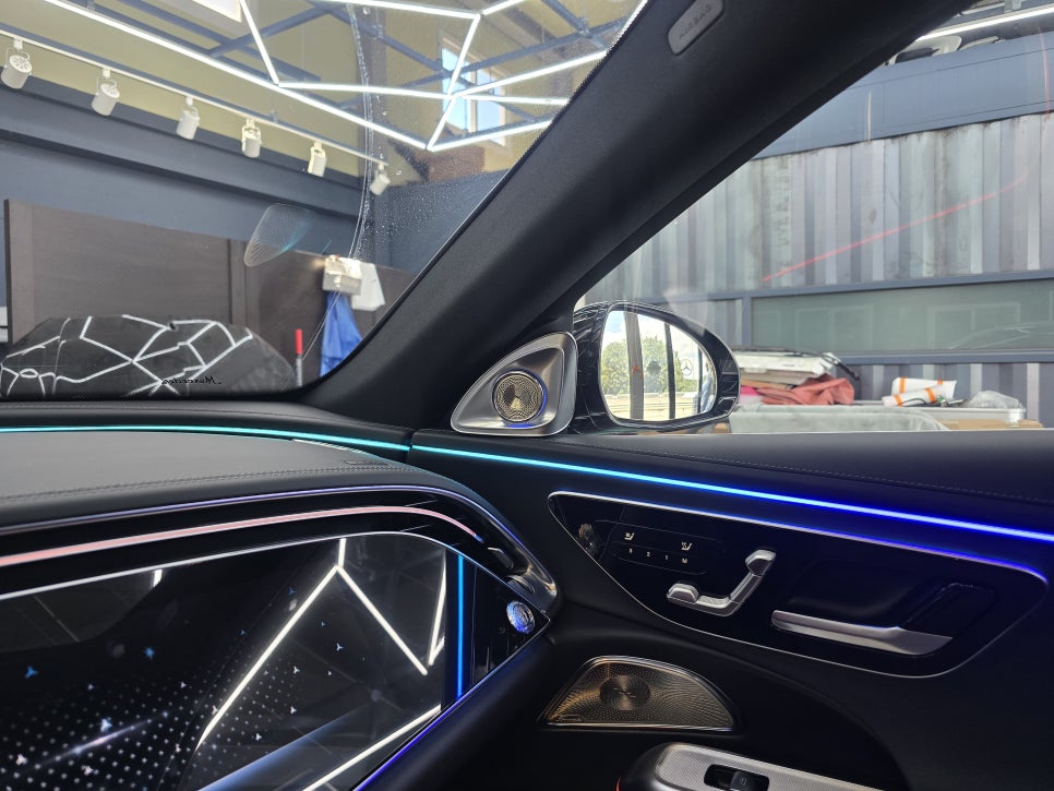 벤츠 w214 e300 - 4D 부메스터 " 신형에도 역시 4D 부메스터는 빠질 수 없죠 "