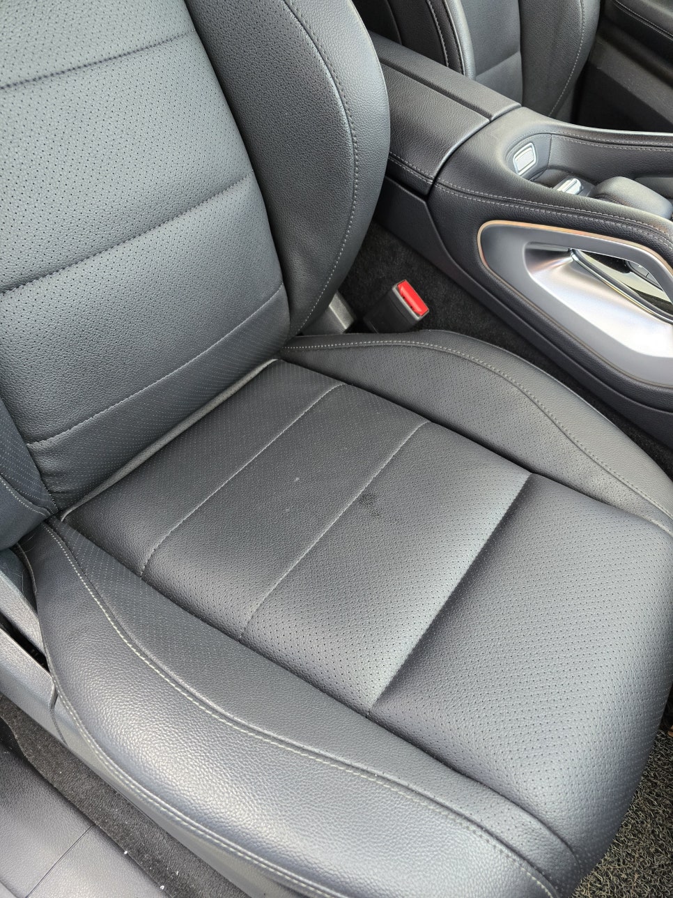 벤츠 gle300d - 통풍 시트   " 장거리 휴가 떠나기전,  통풍시트 시공하셨나요.??