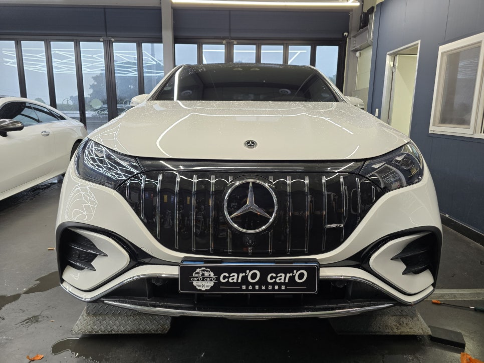 벤츠 eqe500 suv - 세로 그릴 " 전기차에도 스포티한 감성 입히기 !"