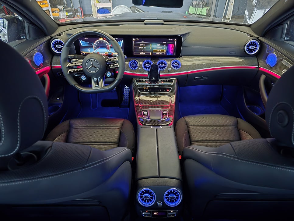 벤츠 e53amg - 송풍구, 미드레인지, 계기판 상단 엠비언트