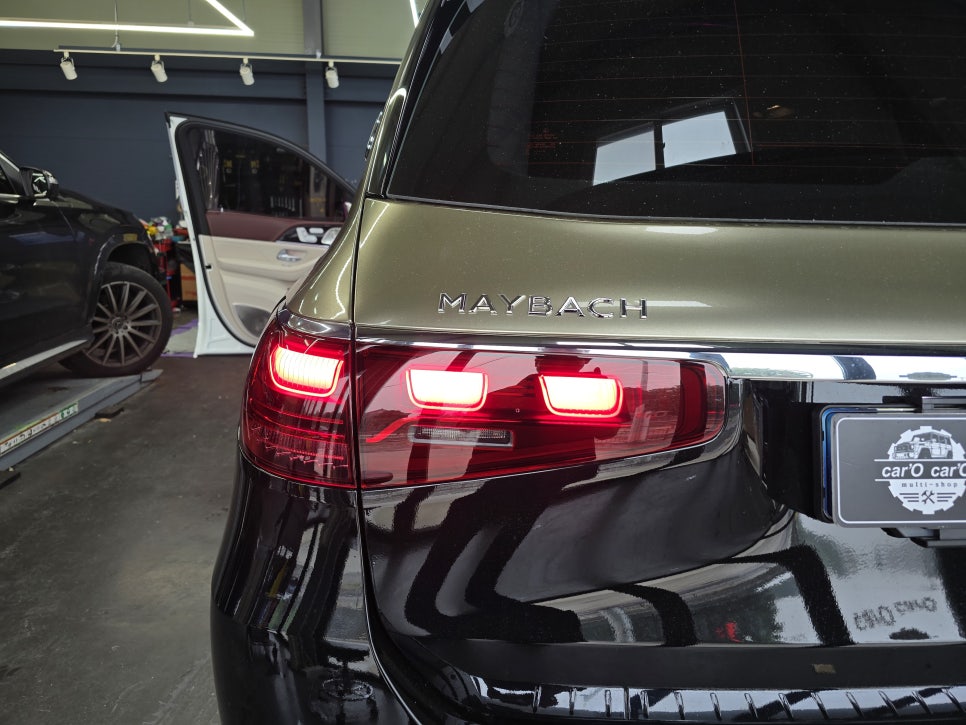 벤츠 gls600 마이바흐  - 페리 정품 테일 램프 교체
