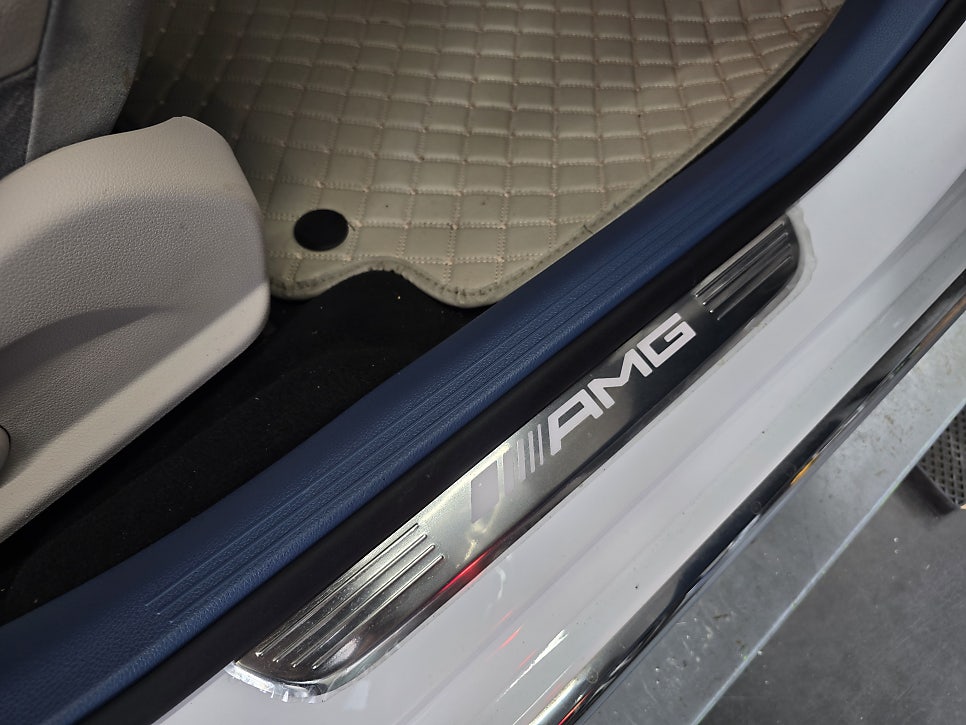 벤츠 w213 - amg 도어실(도어스커프) , amg 계기판 코딩  " AMG 감성 마력 상승 "