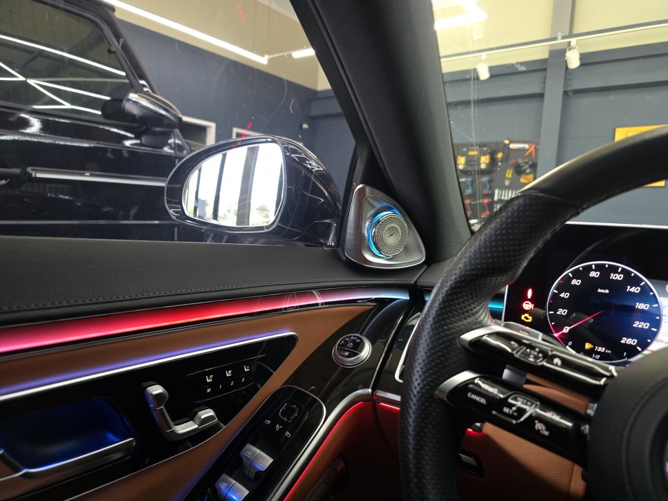 벤츠 S클래스 실내 튜닝 ] 벤츠 S500 - 액티브엠비언트 & 4D부메스터   " 최고의 감성 퍼포먼스 "