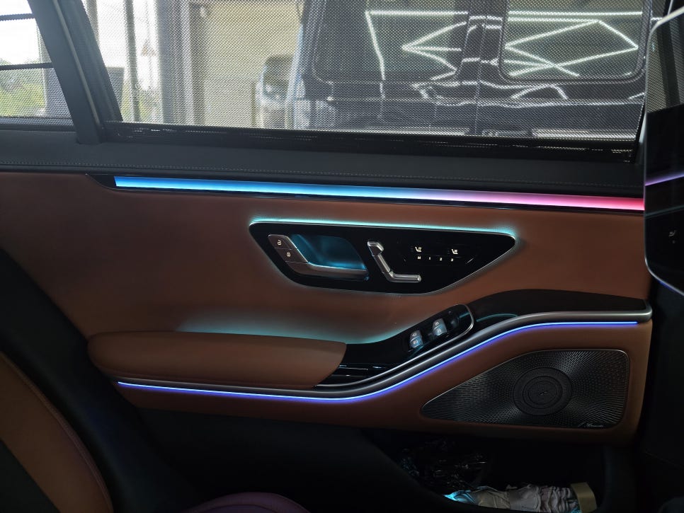 벤츠 S클래스 실내 튜닝 ] 벤츠 S500 - 액티브엠비언트 & 4D부메스터   " 최고의 감성 퍼포먼스 "