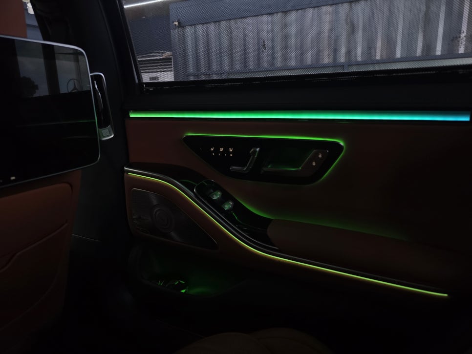 벤츠 S클래스 실내 튜닝 ] 벤츠 S500 - 액티브엠비언트 & 4D부메스터   " 최고의 감성 퍼포먼스 "