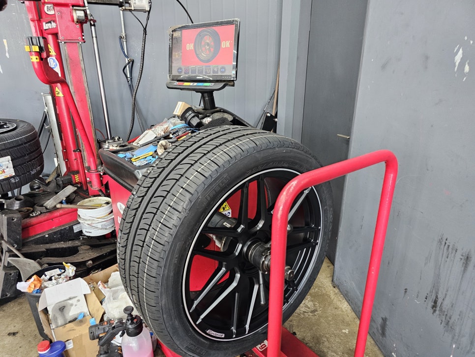 벤츠 G63 - 22인치 G63amg 퍼포먼스 에디션 휠 / 피렐리 타이어교체