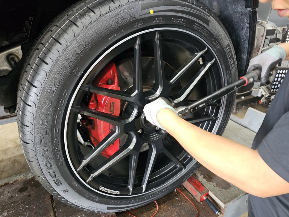 벤츠 G63 - 22인치 G63amg 퍼포먼스 에디션 휠 / 피렐리 타이어교체