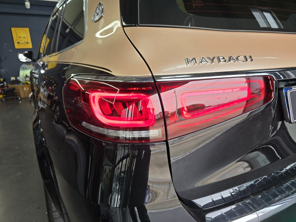 벤츠 gls600 마이바흐 - 페이스리프트 정품 테일램프 교체