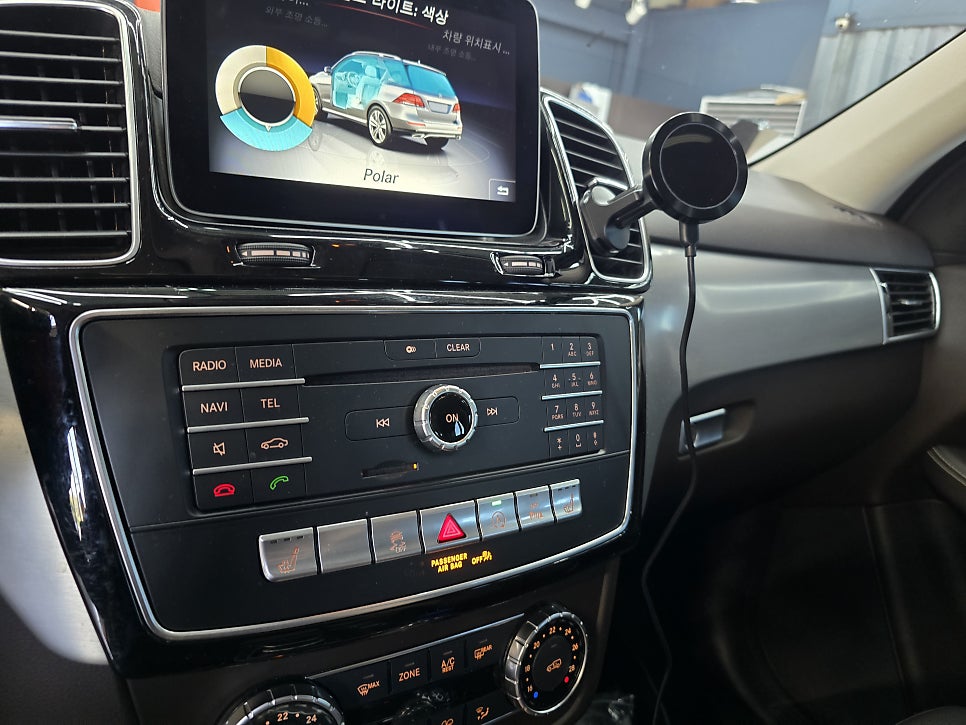 벤츠 gle350d -12색엠비언트 확장, 카본 수전사   " 내부 드레스업 ~~ "