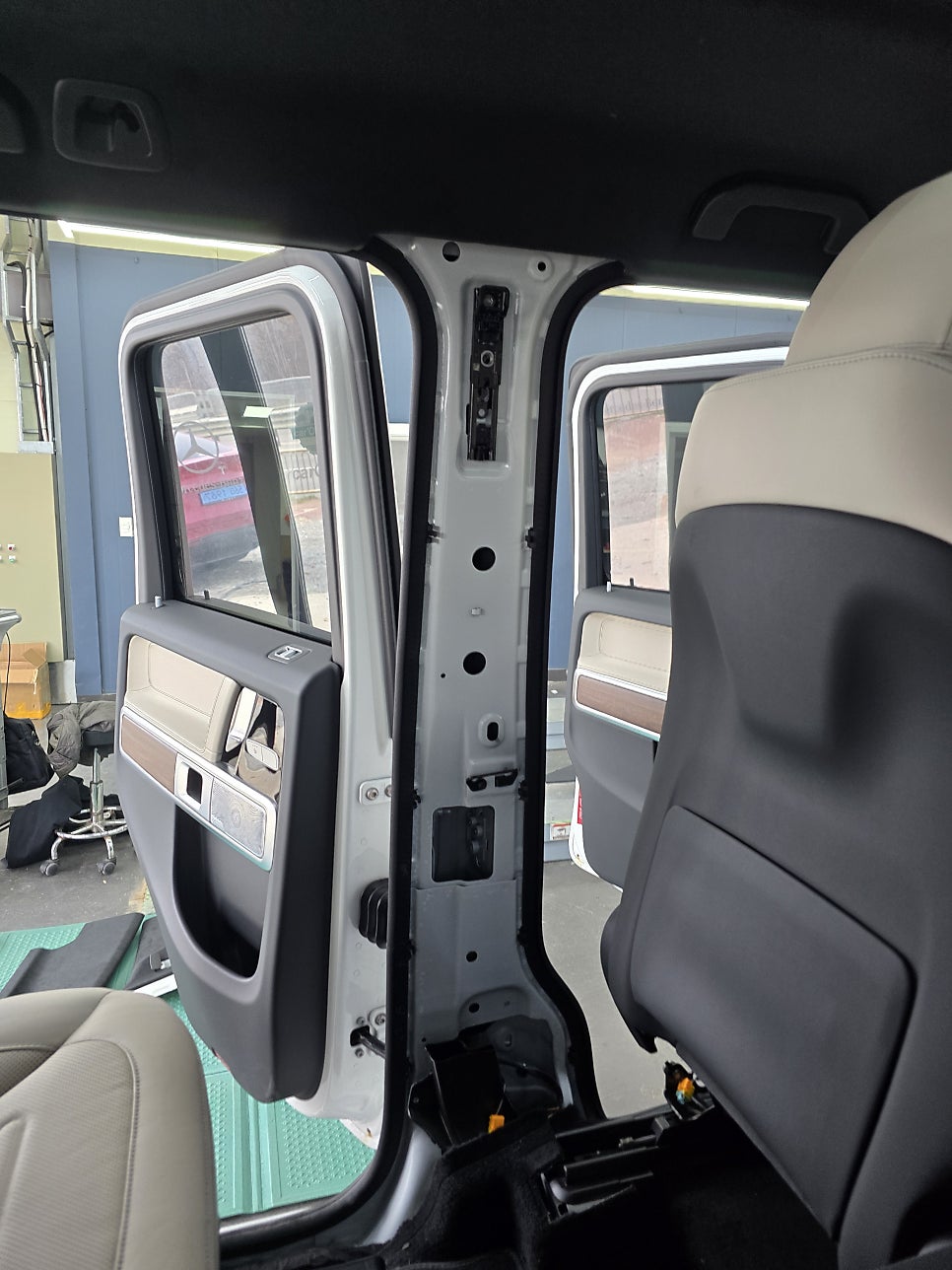 벤츠 g450d - 컬러 안전벨트  " 크림 베이지로 산뜻하게~~ "